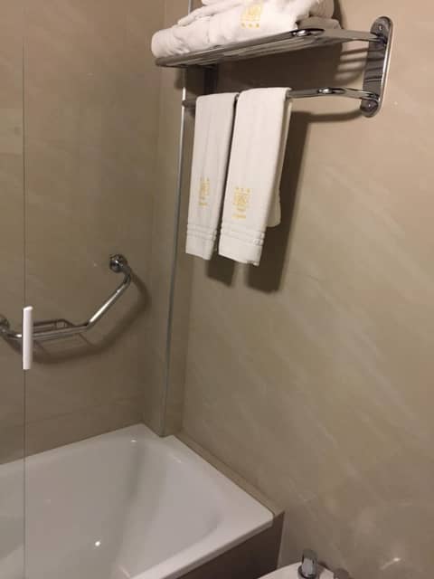 Hotel Napoleón — bathroom