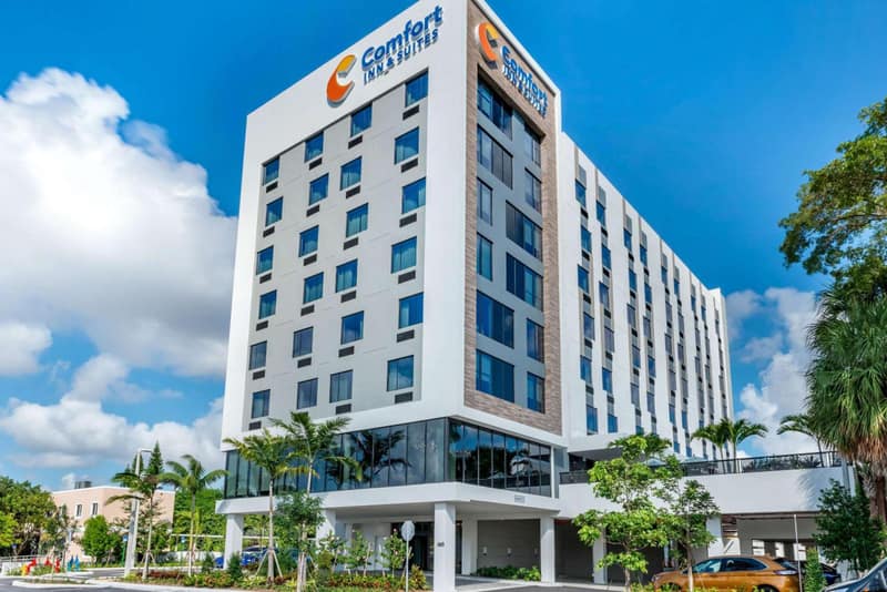 Comfort Inn & Suites Miami International Airport — building