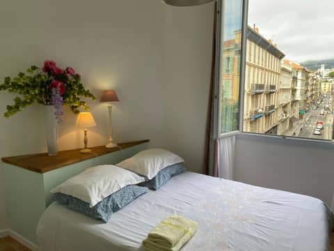 Studios Floreal — hotel room
