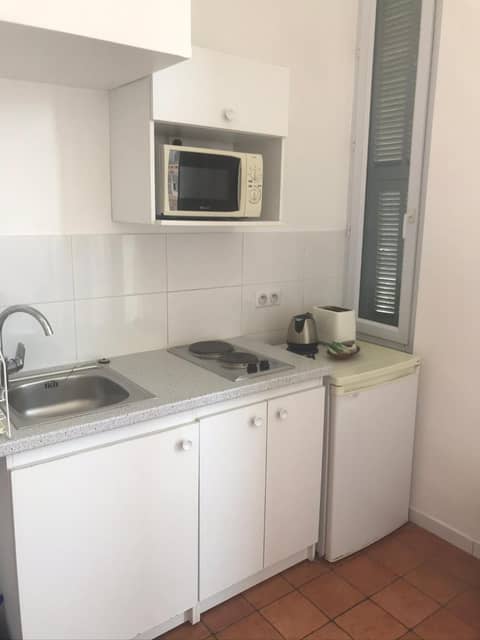 Studios Floreal — kitchen