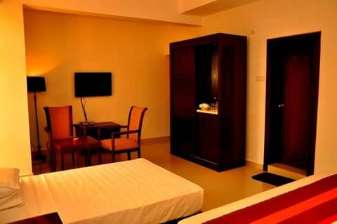 Sai Sea City Hotel — hotel room
