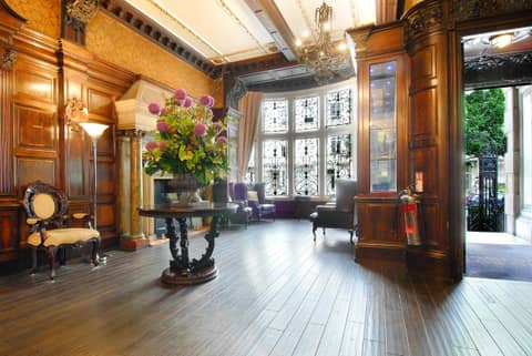 Grand Royale Hyde Park — hotel reception