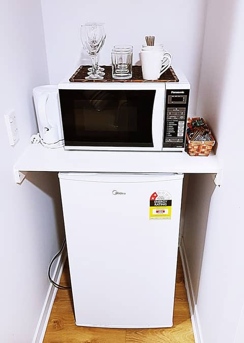 Auckland Airport Easy Hotel — kitchen