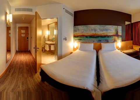 ibis One Central Hotel — hotel room