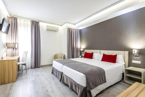 Sweet Hotel Renasa — hotel room