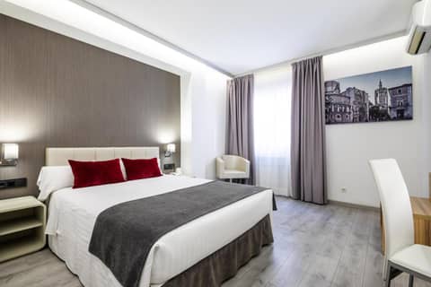 Sweet Hotel Renasa — hotel room