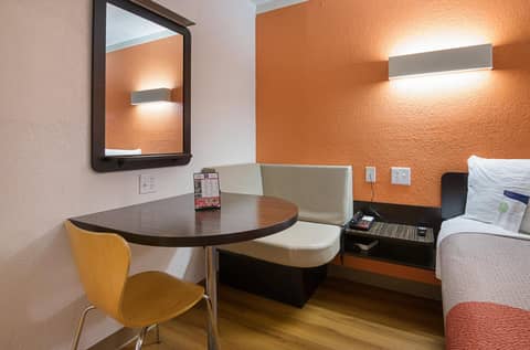 Motel 6-Tampa, FL - Fairgrounds — photo 9