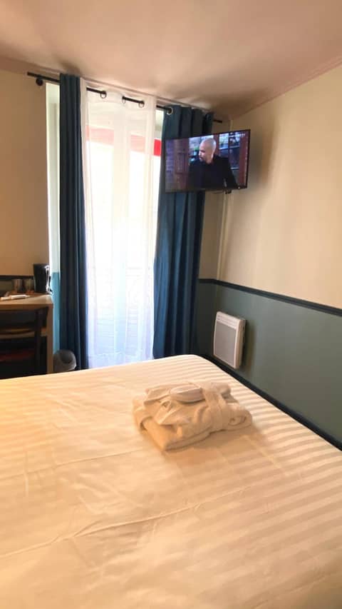 Amadeus Hotel — hotel room