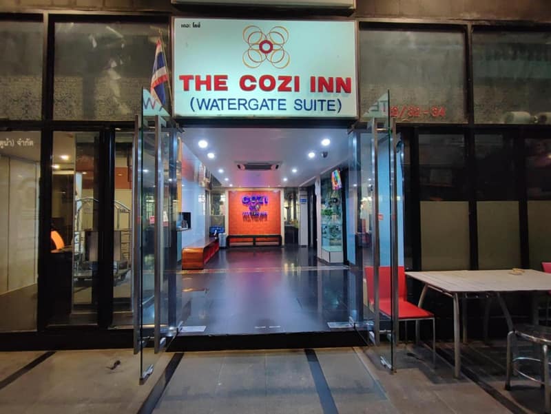 Cozi Inn Hotel, Bangkok — building