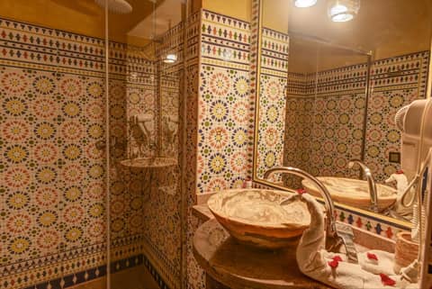Riad Les Oliviers & Spa — bathroom