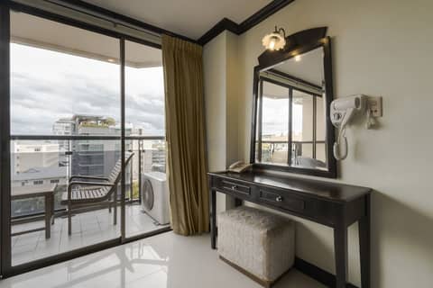 Mike Beach Resort Pattaya - SHA — balance & terrace