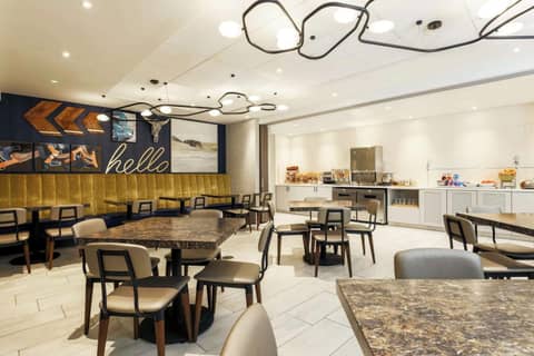 DoubleTree by Hilton Austin-University Area — photo 2