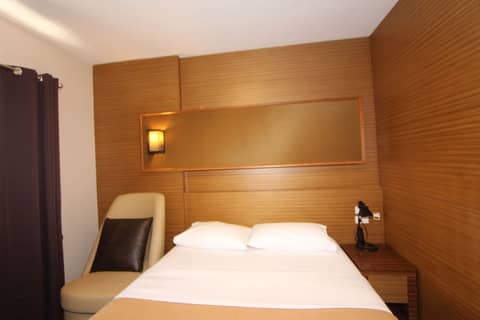 Honey Lodge — bedroom