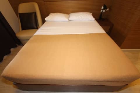 Honey Lodge — bedroom