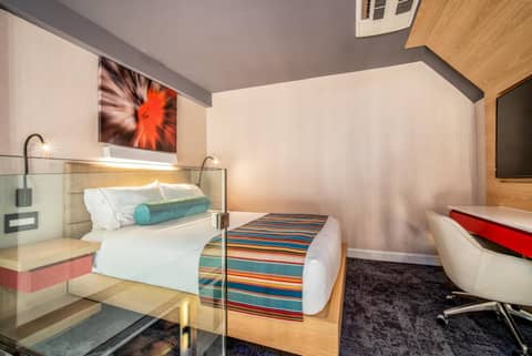Century Park Hotel LA — hotel room