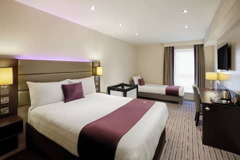 Premier Inn Glasgow - Bearsden — photo 3