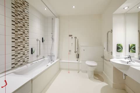 Premier Inn Glasgow - Bearsden — photo 8