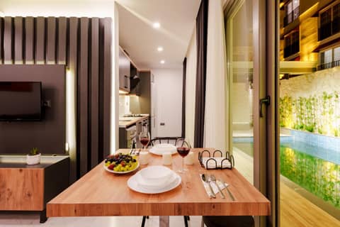 Mrt Suites Lara — kitchen