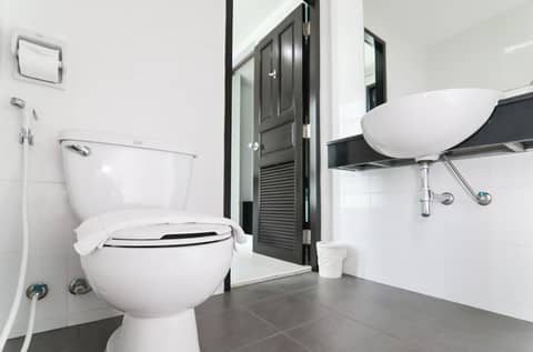 G House — bathroom