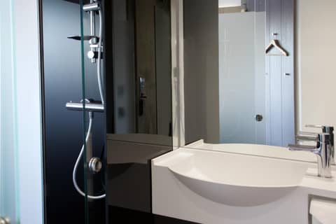 The Z Hotel City — bathroom