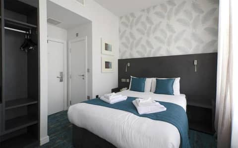 K Hotel Kensington — hotel room