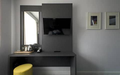 K Hotel Kensington — hotel reception