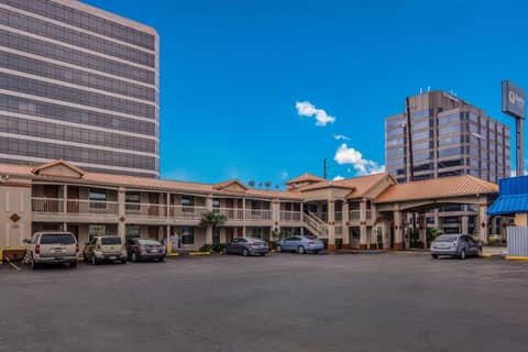 Quality Inn & Suites Dallas-Cityplace — photo 2