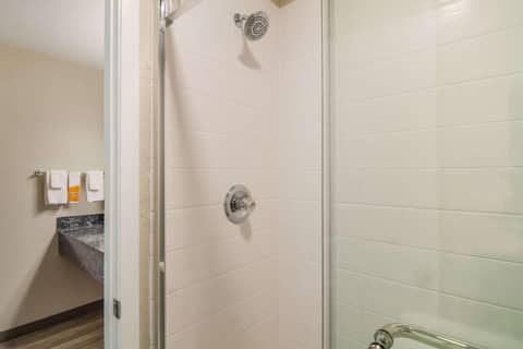 Quality Inn & Suites Dallas-Cityplace — photo 9