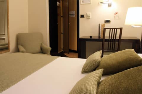 Hotel Conde Duque Bilbao — bedroom