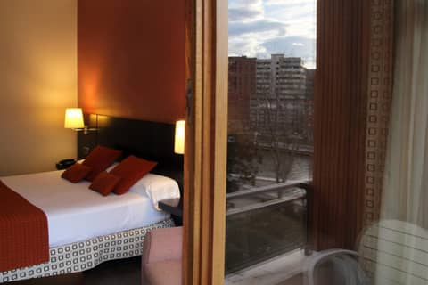 Hotel Conde Duque Bilbao — hotel room