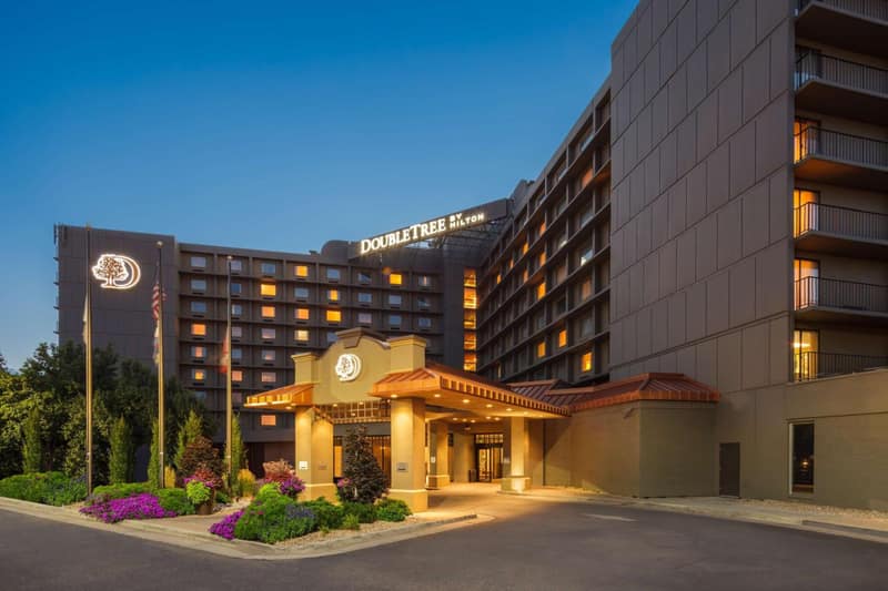 DoubleTree by Hilton Hotel Denver — building