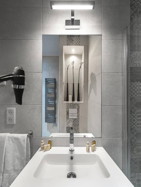 Hotel Villa Victoria — bathroom