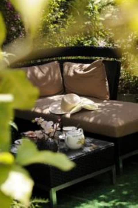 Hotel Villa Victoria — balance & terrace