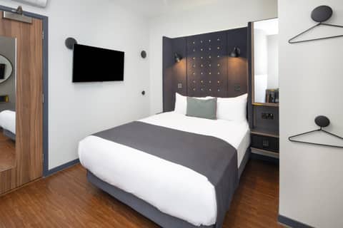 Point A Hotel London Kings Cross – St Pancras — hotel room