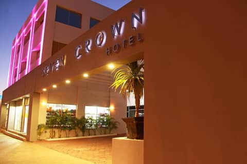 Seven Crown Express & Suites by Kavia — photo 3