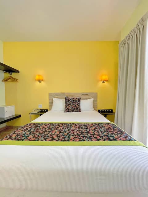 Seven Crown Express & Suites by Kavia — photo 9