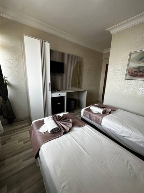 Divas Silver — hotel room