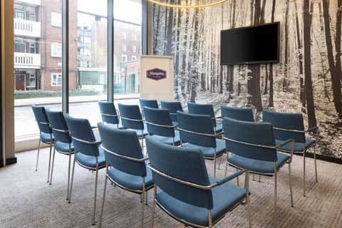 Hampton by Hilton London Waterloo — meeting room