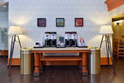 Hampton Inn & Suites by Hilton Calgary University NW — photo 2