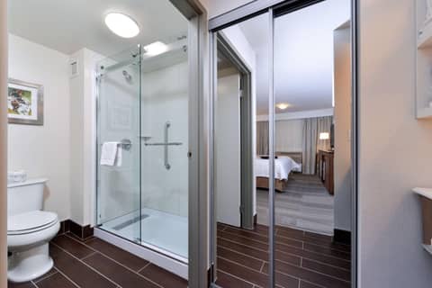 Hampton Inn & Suites by Hilton Calgary University NW — photo 3