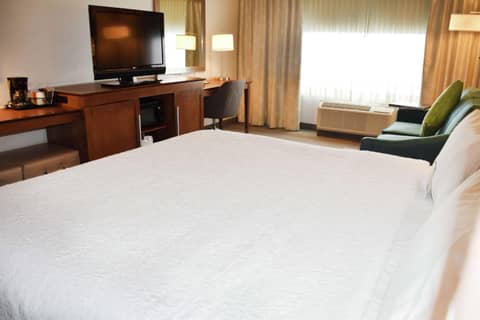 Hampton Inn & Suites by Hilton Calgary University NW — photo 9