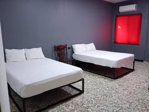 Unidades Privadas con AC-TV-WiFi y Estacionamiento en Centro de MTY — bedroom
