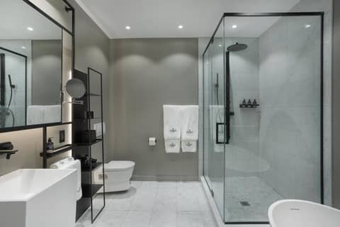 Hotel St.Thomas — bathroom
