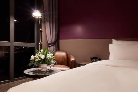 9 Brick Hotel — hotel room