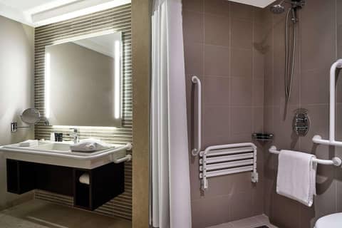 Hilton Sao Paulo Morumbi — bathroom