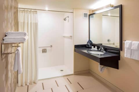 Fairfield Inn & Suites by Marriott Calgary Downtown — photo 8