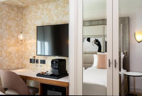 Hôtel des Champs-Elysées — hotel room