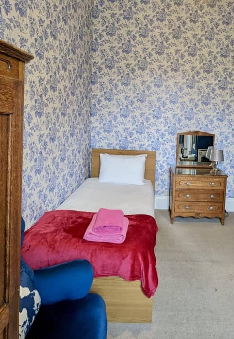 Eliza House — hotel room