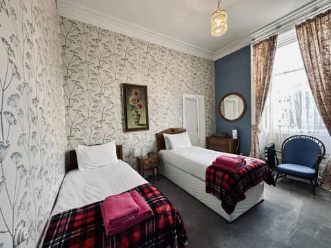 Eliza House — hotel room