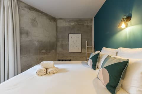 L'Abeille Boutique Apartments — hotel room